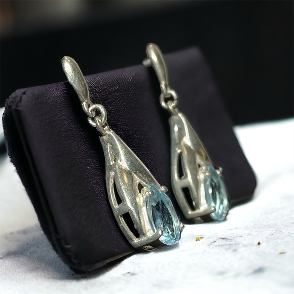 Sterling Silver Blue Topaz/Aquamarine Colored Crystal Gemstone Post Earrings - Picture 3 of 6